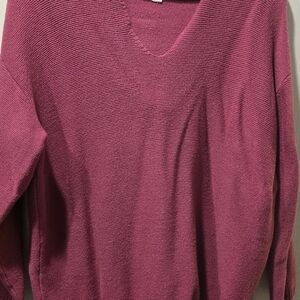 Women's V-Neck Sweater in Raspberry Pink